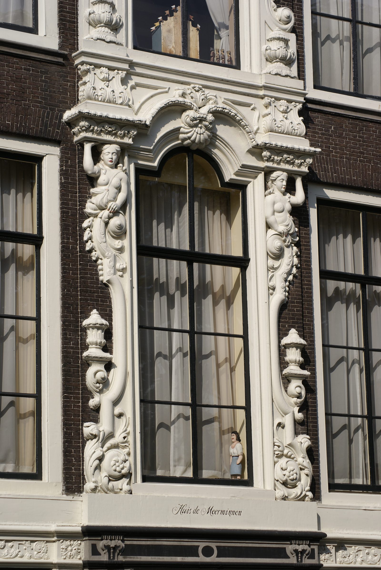 Monumentale gevel Huis de Meerminnen in de Voorstraat van Dordrecht