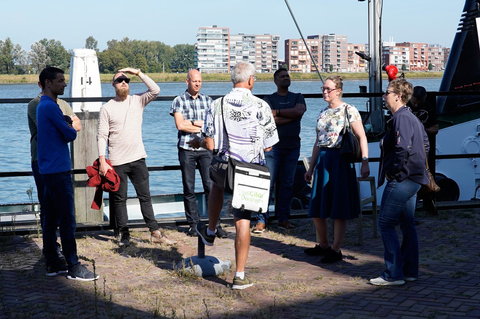 Wandelen en varen door Dordrecht met een gids